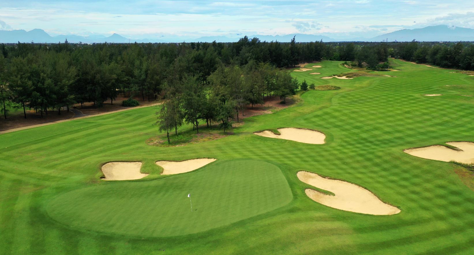 Montgomerie Links Vietnam image 8